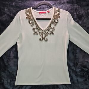 Red’s Embellished White Blouse – Size M 🤍✨ V-Neck